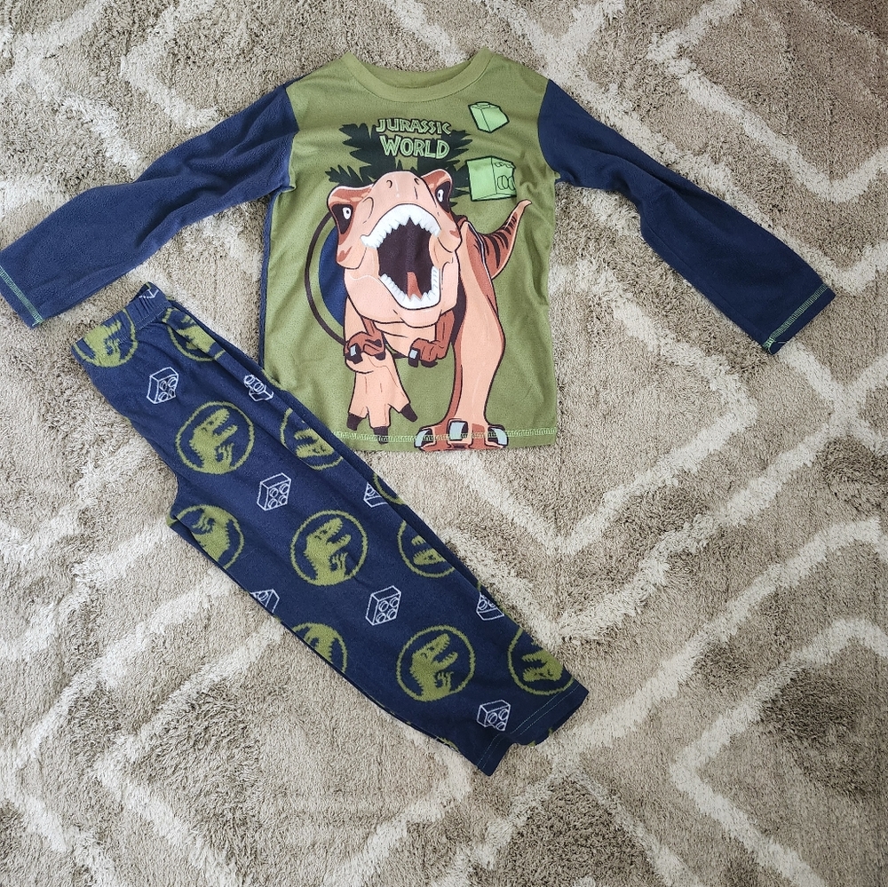 Jurassic World Pajamas Size: 6/7